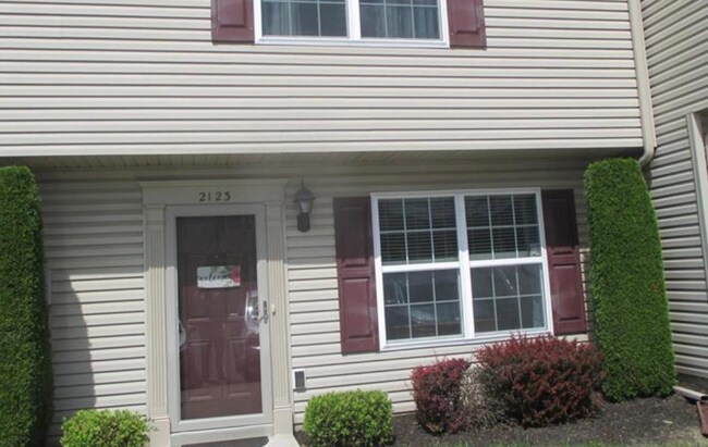 Building Photo - 2123 Quail Hollow Dr