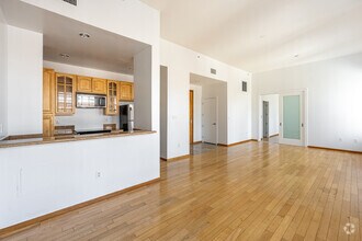 1BR, 1BA - 945SF - KITCHEN - Spring Arcade Building