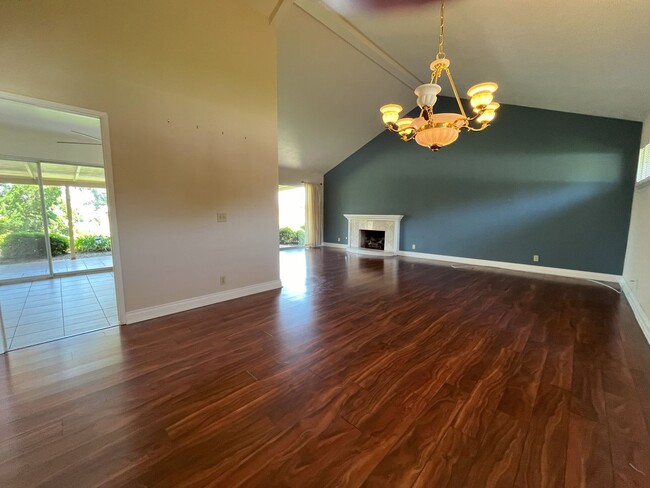 Building Photo - Beautiful 2 Bed 2 Bath 55+ Oaks North Cul-...