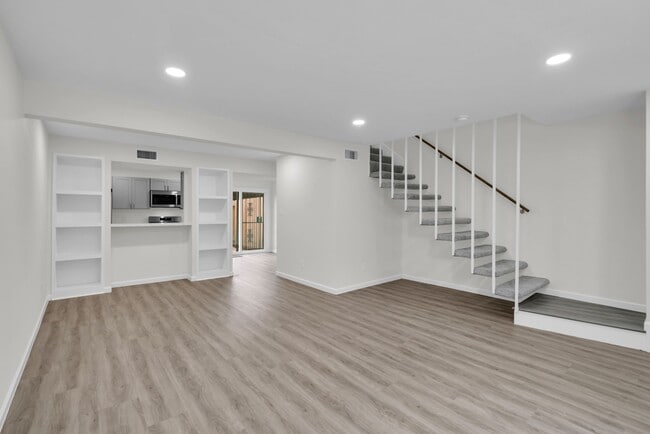 Building Photo - 6111 Beverly Hill St