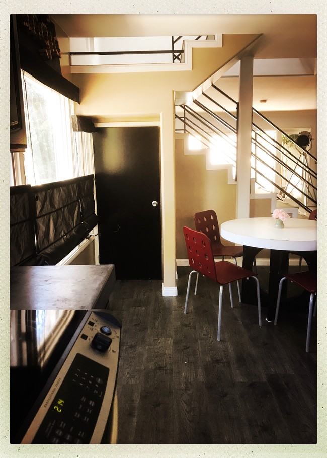 Kitchen looking out to back living room/patio - 1314 16th St