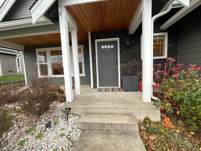 Foto del edificio - 4 Bed, 2.25 Bath Home with Solar System an...