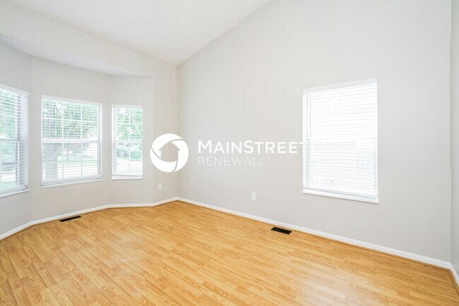Foto del edificio - 4 Bedroom Pet-Friendly Home in COLUMBUS, OH with Main Street Renewal