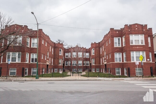 Building Photo - 4102 W Addison St