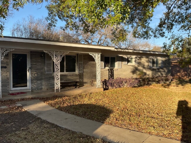 Photo - 515 Cave Ln- House