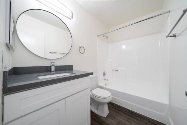 Foto del edificio - 320 Smilax Rd