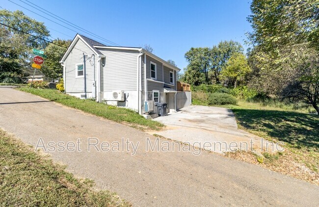 Building Photo - 128 Pickering St