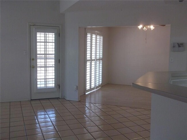 Foto del edificio - 7680 Dianjou Dr