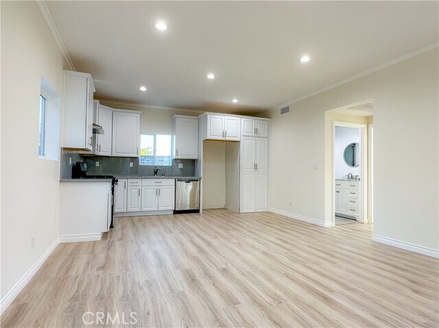 Building Photo - 1344 Justin Ave
