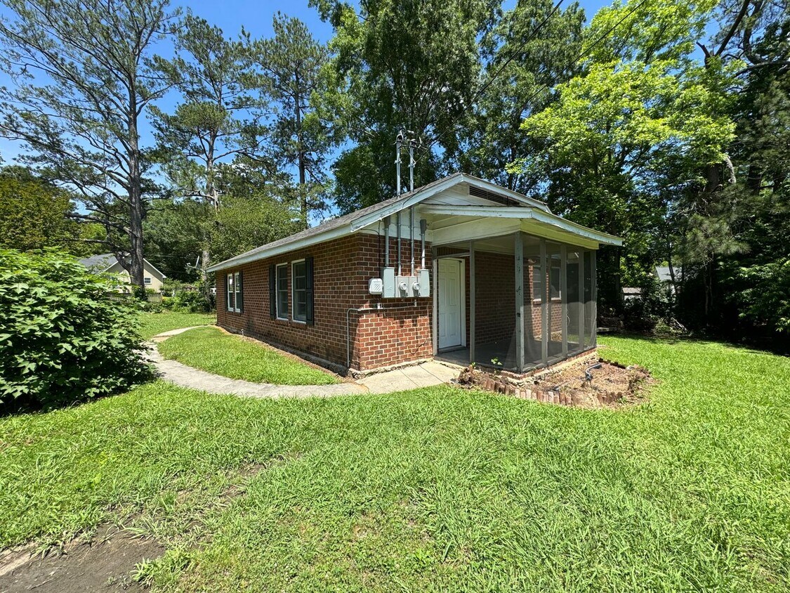 Primary Photo - 326 N Elm St