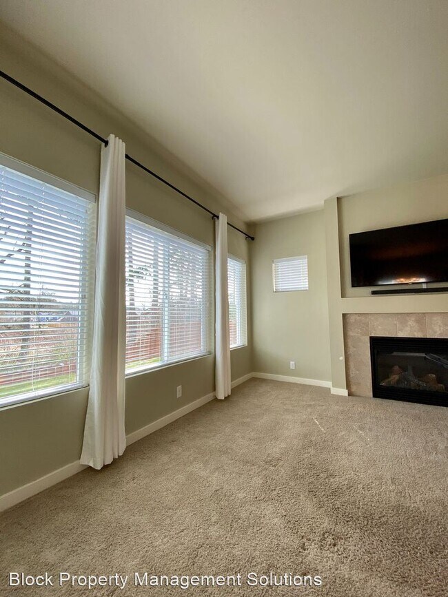 Building Photo - 3 br, 2.5 bath House - 6232 Annette Ave SE