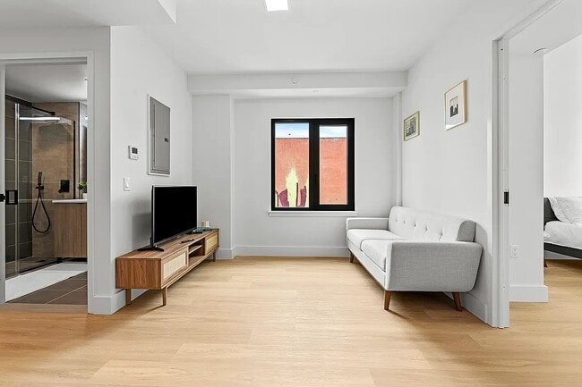 Building Photo - 63 Pitt St