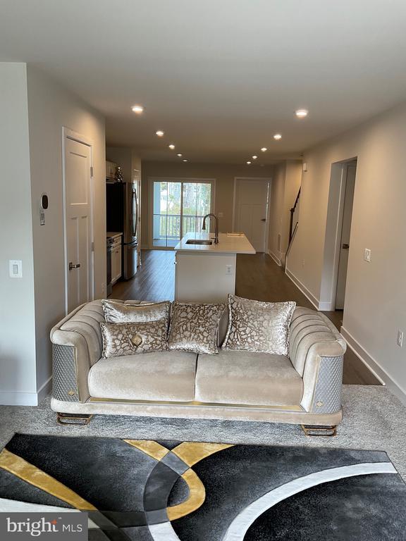 Foto del edificio - 4317 Southerby Dr