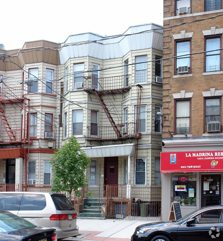 Foto principal - 4523 Broadway