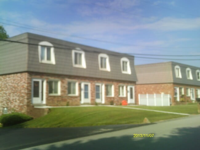 Building Photo - 122 Hurst Dr