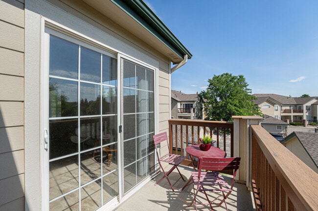 Peak at deck view to pool - 3002 W Elizabeth St
