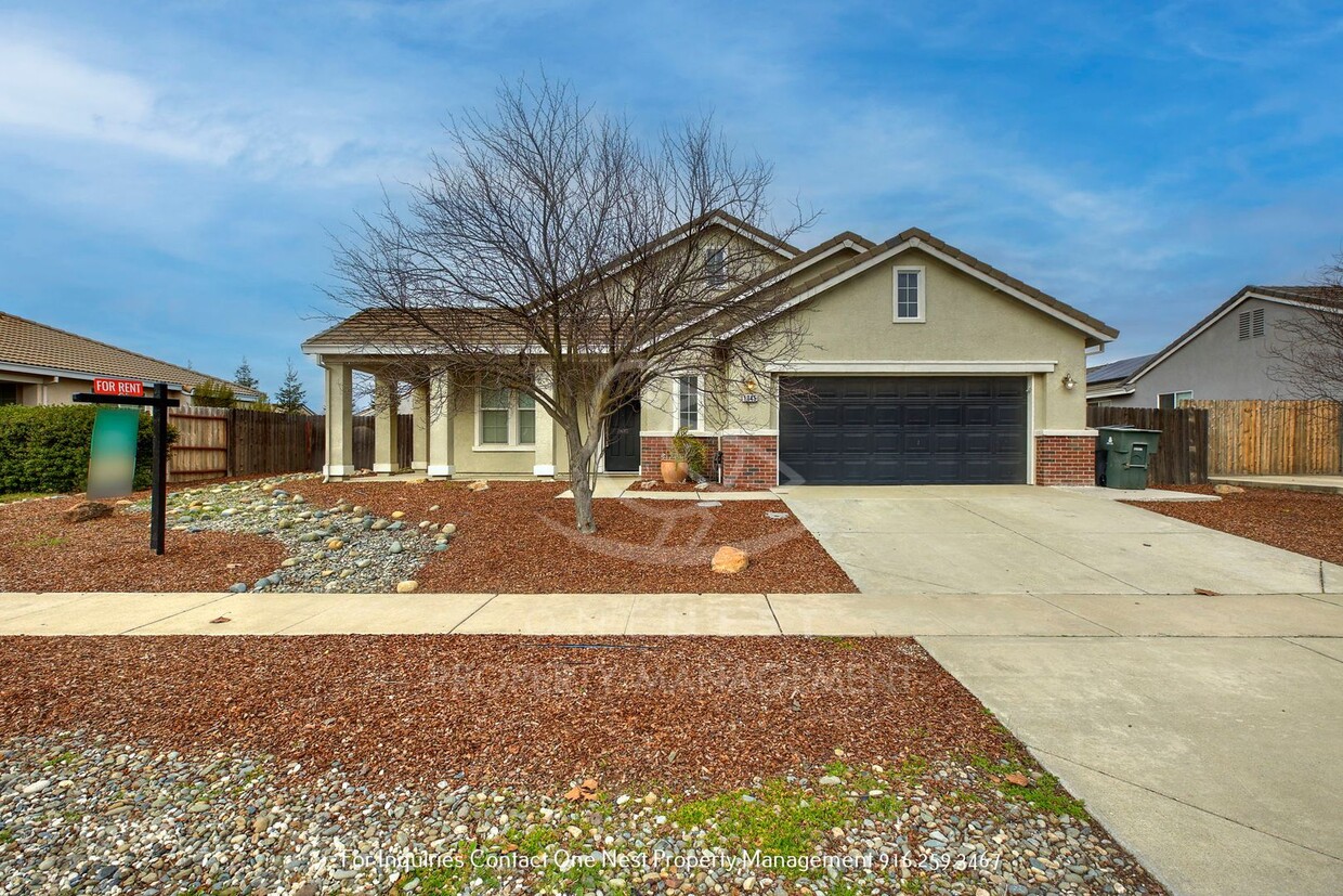 Primary Photo - 3 bedroom, 2 bathrooms, 2 car garage