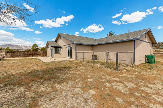 Building Photo - 8650 La Mancha Ln