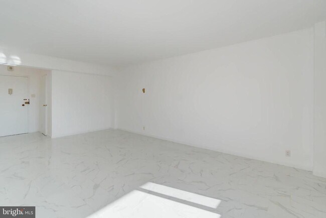 Foto del edificio - 4201 Cathedral Ave NW