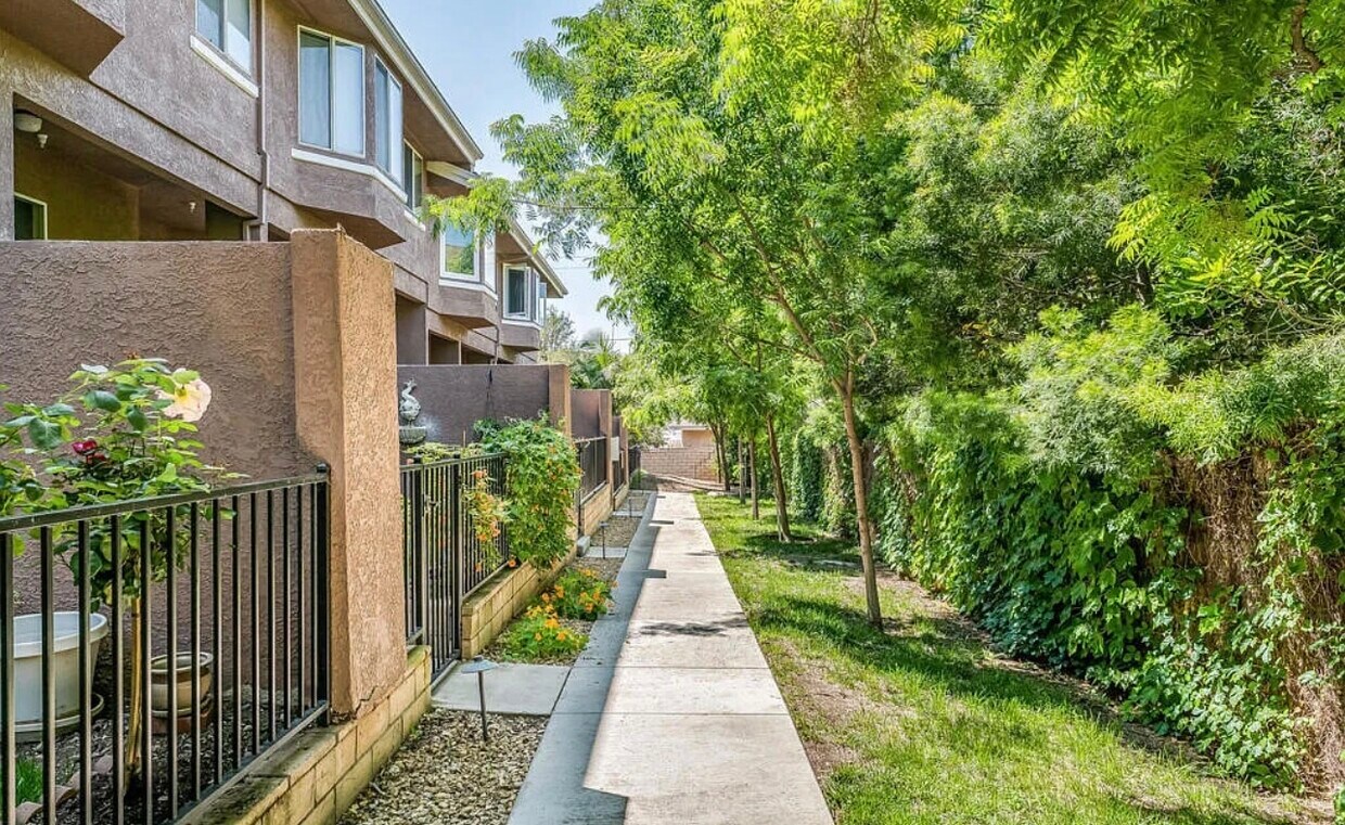 Foto principal - 279 N Skyline Dr