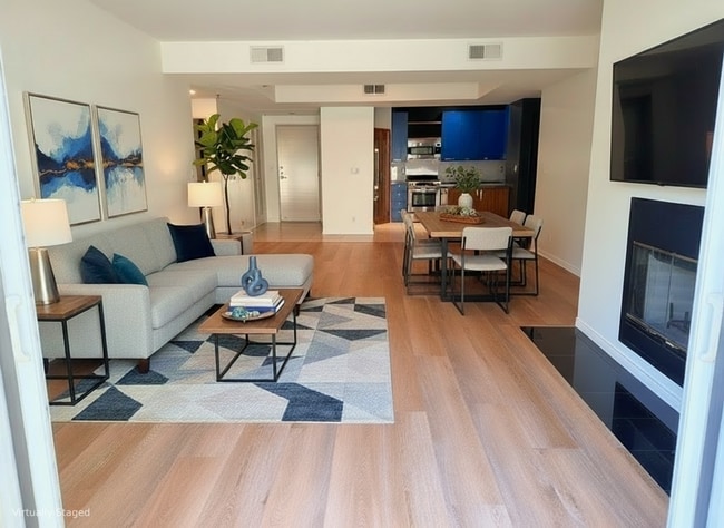 Foto del edificio - 2222 N Beachwood Dr