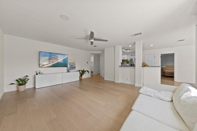 Building Photo - 3504 Flora Vista Loop