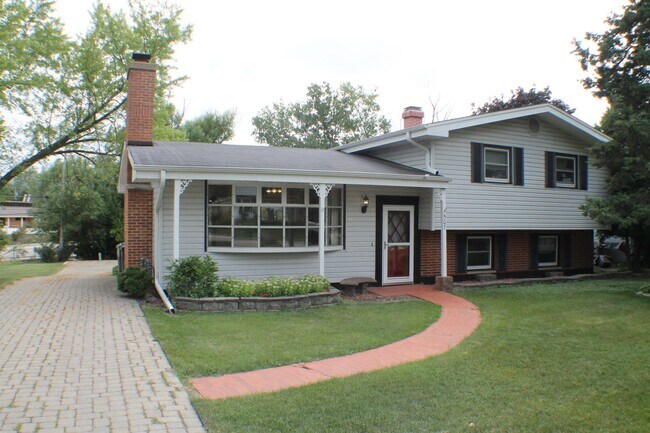 Building Photo - 507 Hillcrest Ln