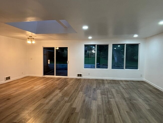 Foto del edificio - 13910 SE Newport Way