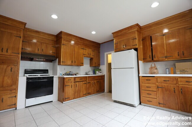 Building Photo - 19 Lothrop St
