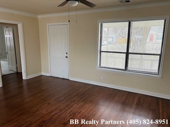 Building Photo - 4533 E 5th Pl