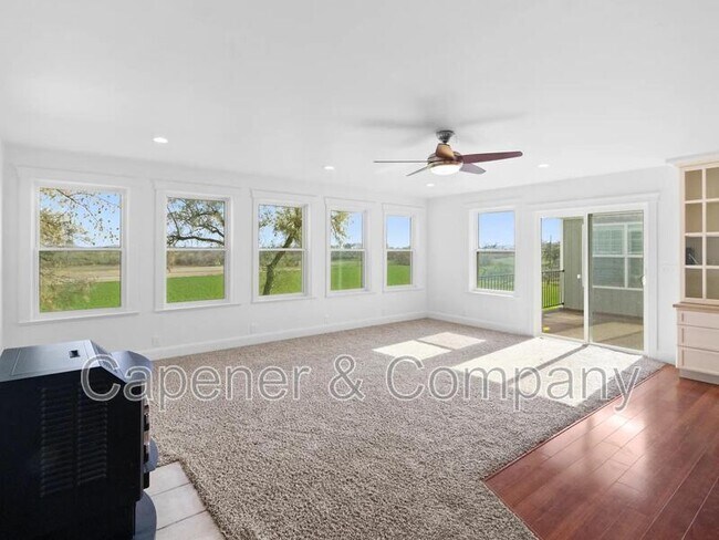 Building Photo - 9340 N River Rd