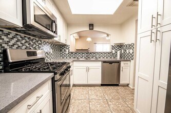 Building Photo - 363 Seine Way