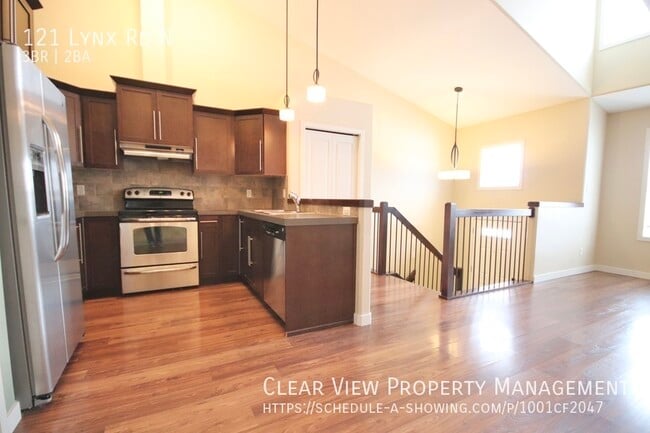 Building Photo - Luxury 3 berooms, 2 bathrooms townhouse in...