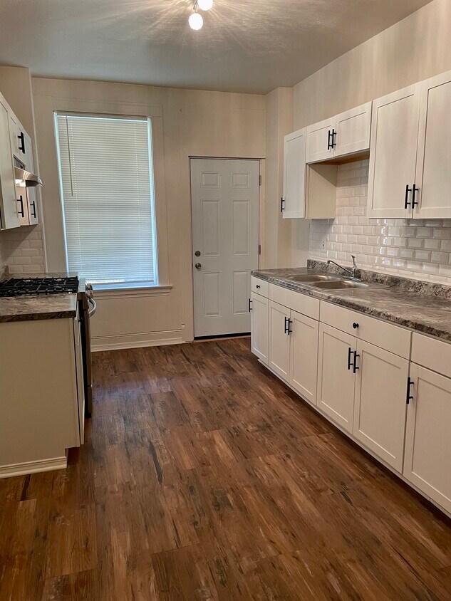 Foto principal - 676 Middle Ave