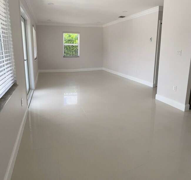 Foto del edificio - 3040 SW 16th Ter