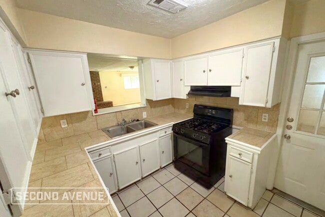 Building Photo - 202 Timber Ln