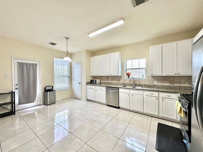 Foto del edificio - 2214 Bristol Bend Ln