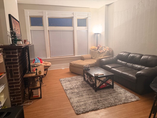 Building Photo - 178 W 8th Ave