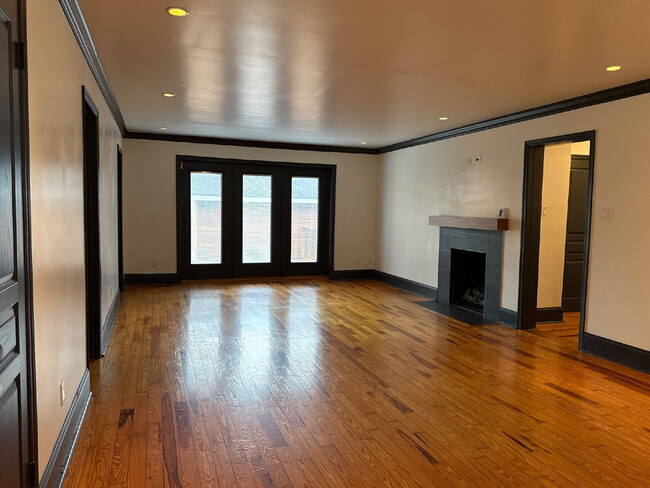 Building Photo - "Renovated 3-Bed Oasis with Granite Kitchen & Cozy Fireplace in Huntsville!"