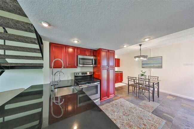 Foto del edificio - 2424 W Tampa Bay Blvd