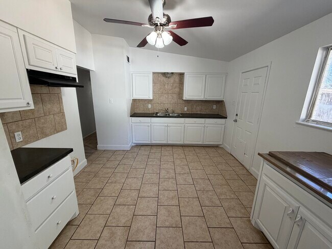 Foto del edificio - 6004 Peoria Ave