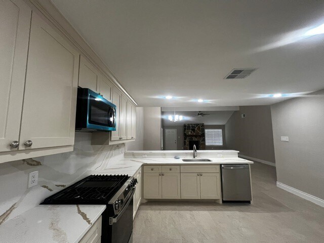 Building Photo - 3230 Meadway Dr