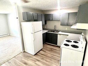 Building Photo - 405 St Vrain Pl