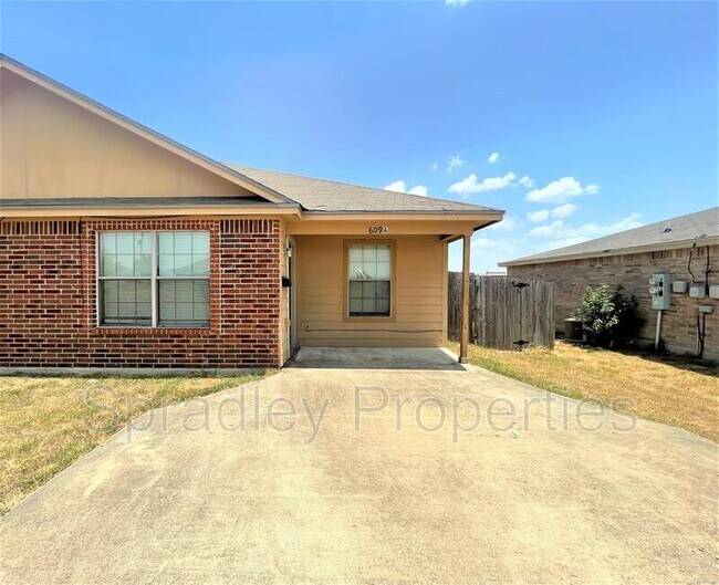 Building Photo - 609A Moody Ln