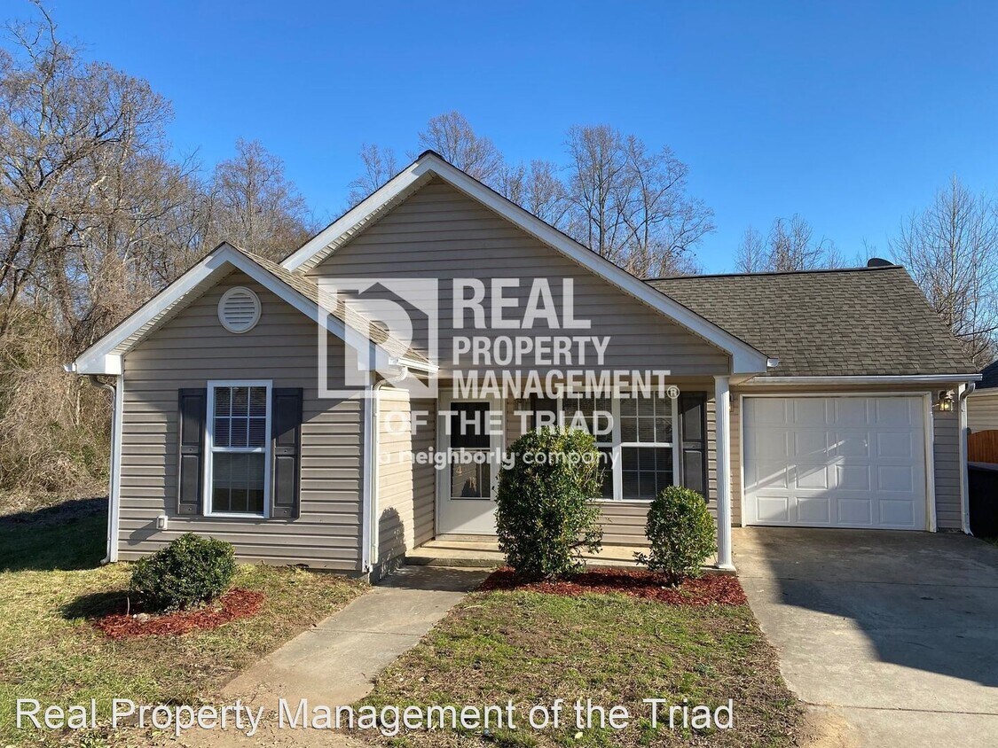 Primary Photo - 4 br, 2 bath House - 4600 Summit Ave #B