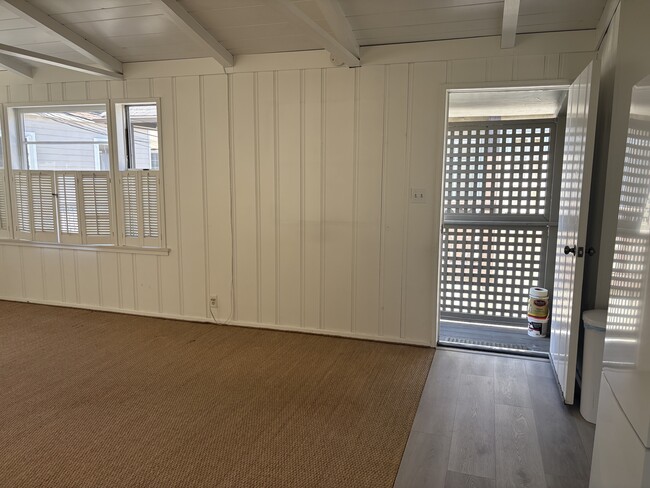Building Photo - 117 Apolena Ave