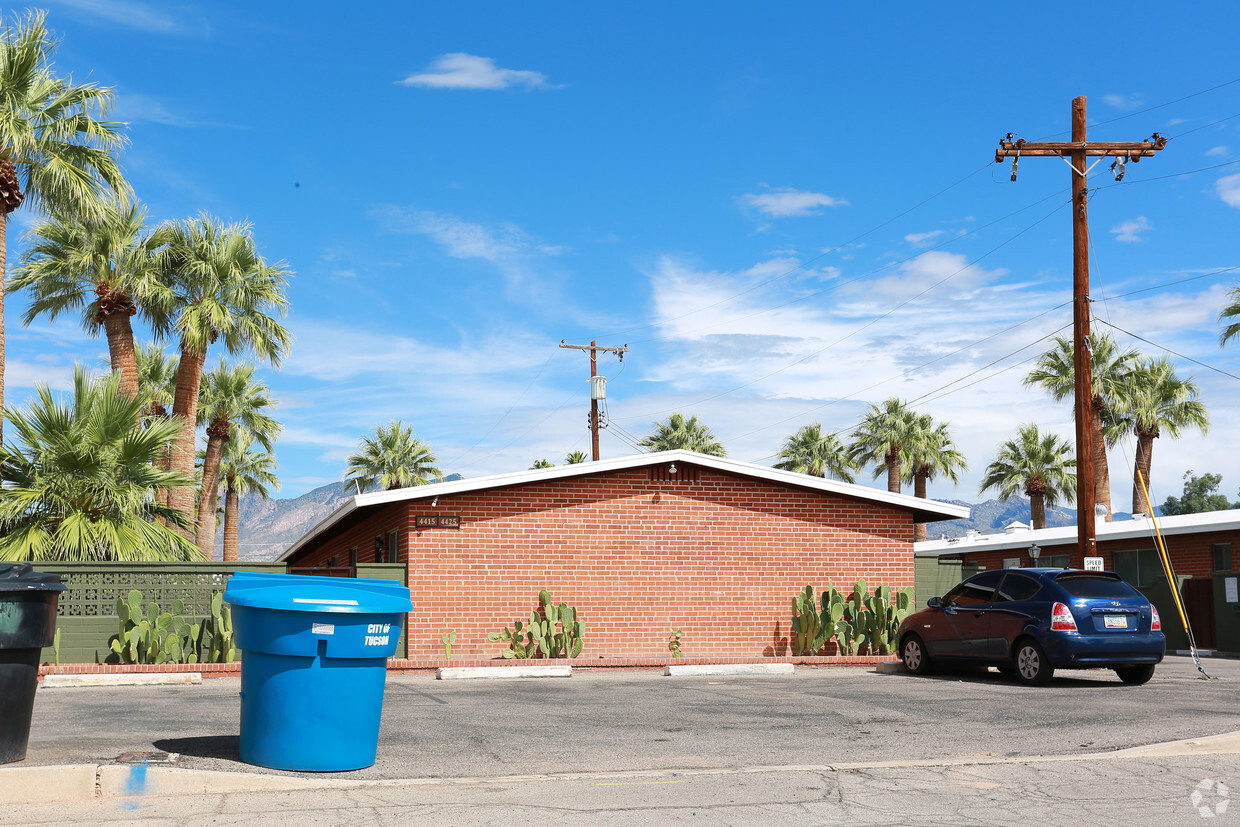 Building Photo - 24 Palms