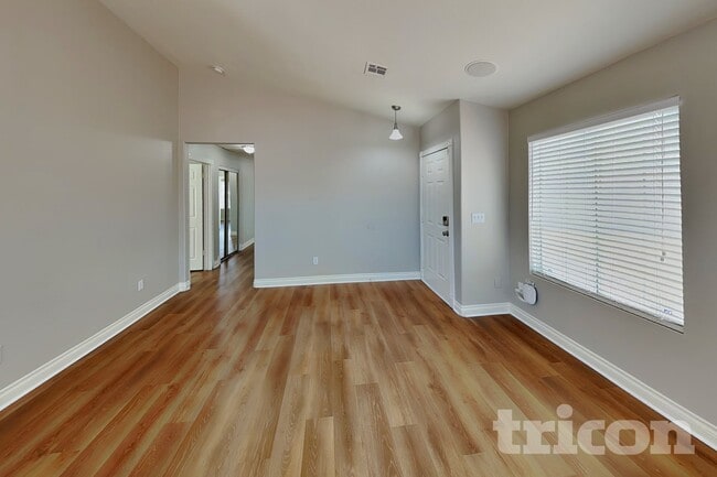Building Photo - 6415 Kressler Ave