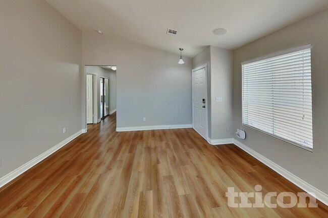 Foto del edificio - 6415 Kressler Ave
