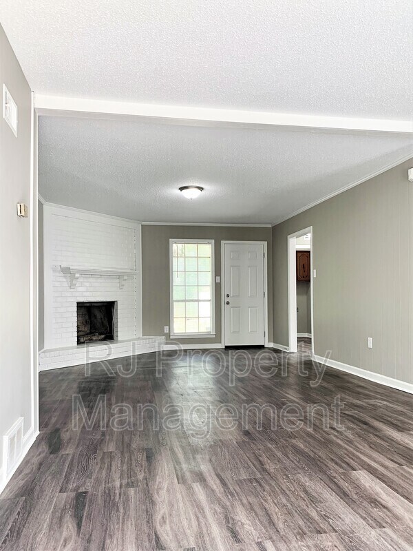 Foto del edificio - 4126 Berrybrook Rd
